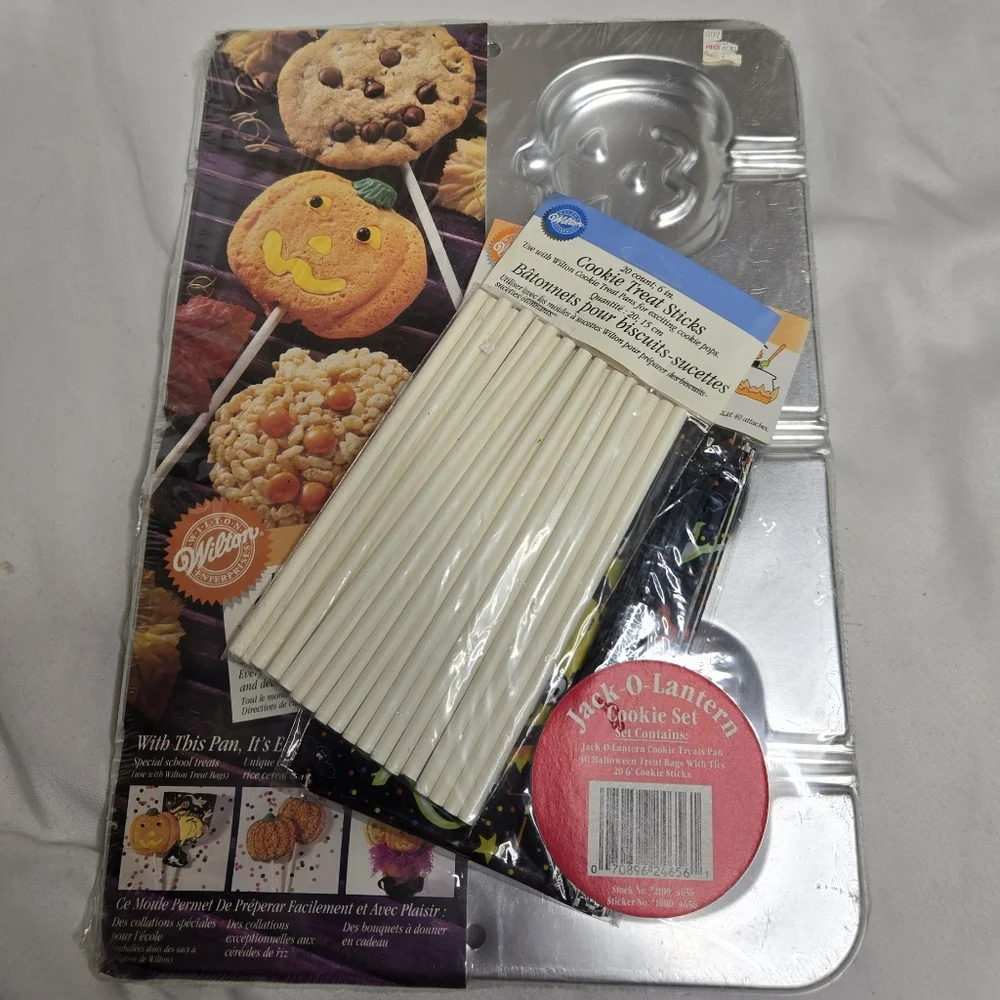 NEW Vintage 90s Wilton jack-o-lantern cookie set treat pan with sticks treat bag